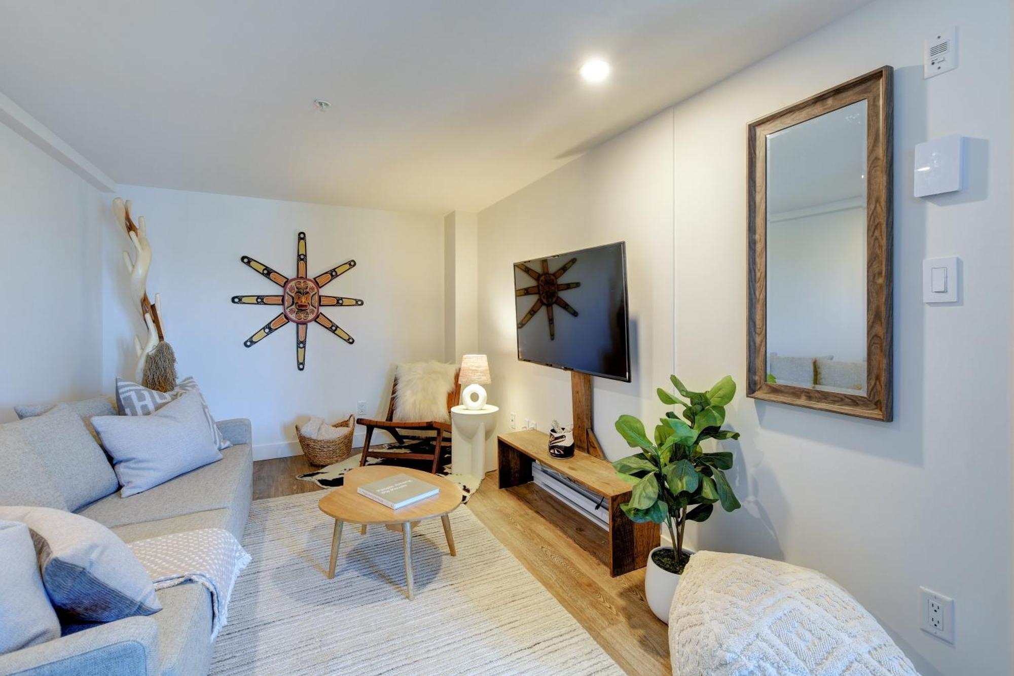 West Coast Loft With Rooftop Patio + Harbour View Apartment