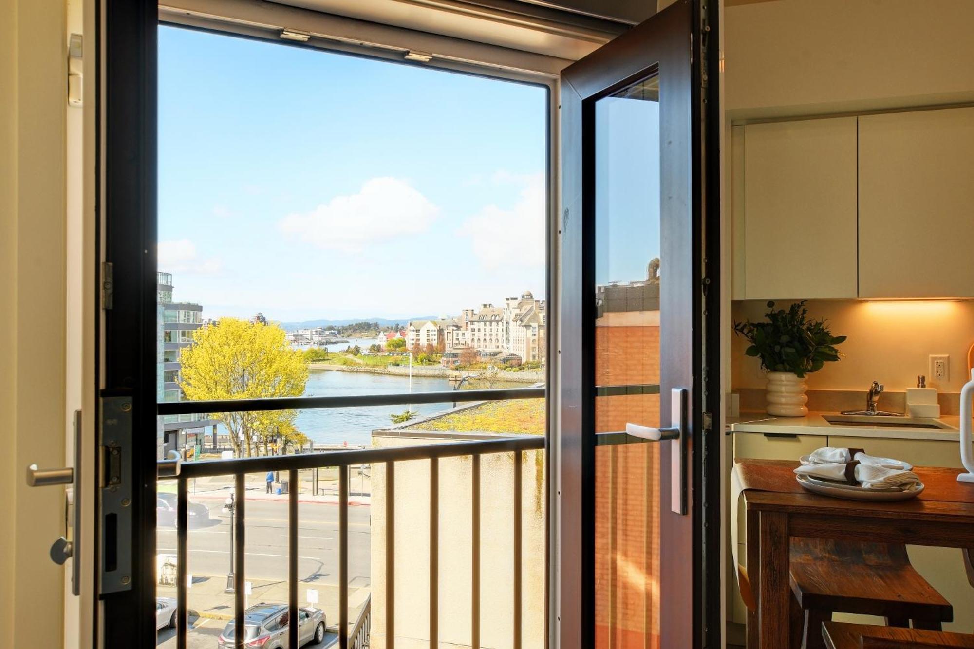 Apartment West Coast Loft With Rooftop Patio + Harbour View *