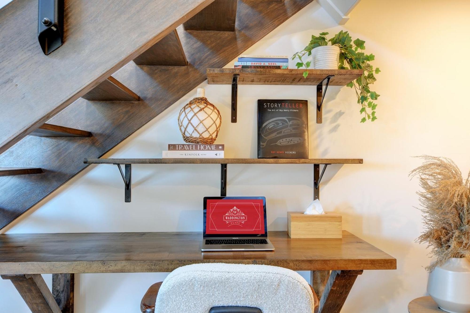 West Coast Loft With Rooftop Patio + Harbour View Apartment Victoria
