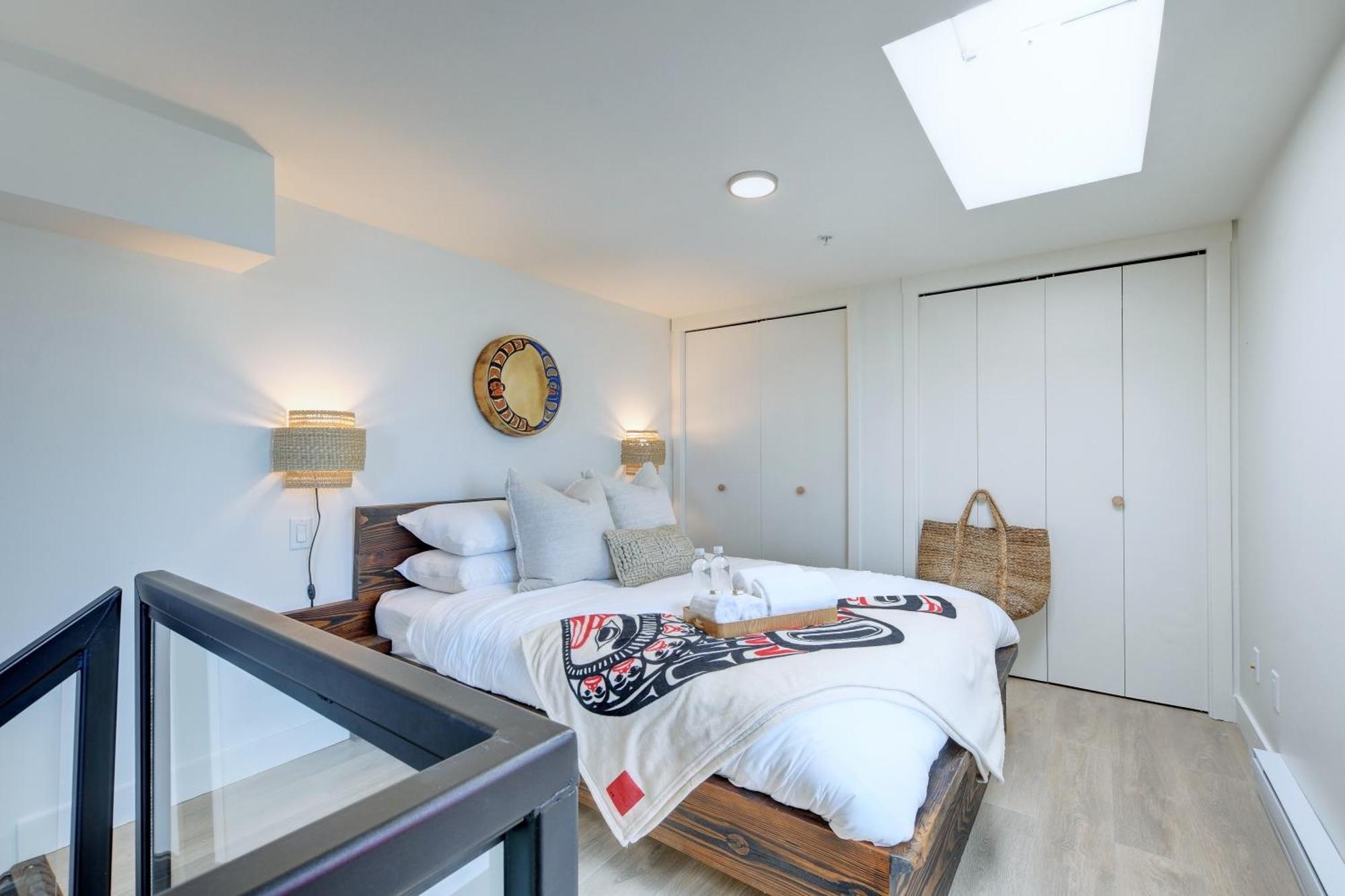 West Coast Loft With Rooftop Patio + Harbour View * Victoria