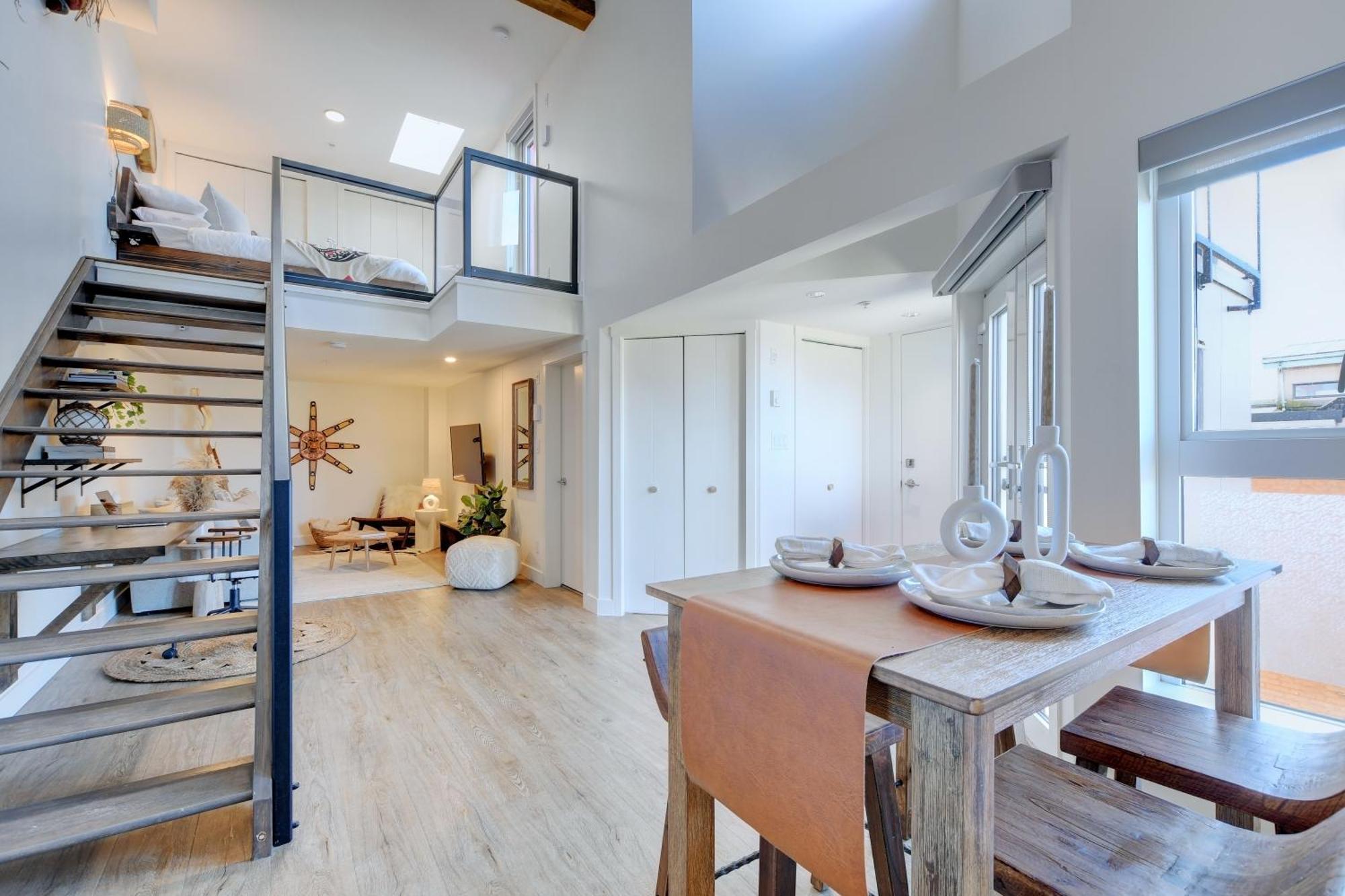 Apartment West Coast Loft With Rooftop Patio + Harbour View *