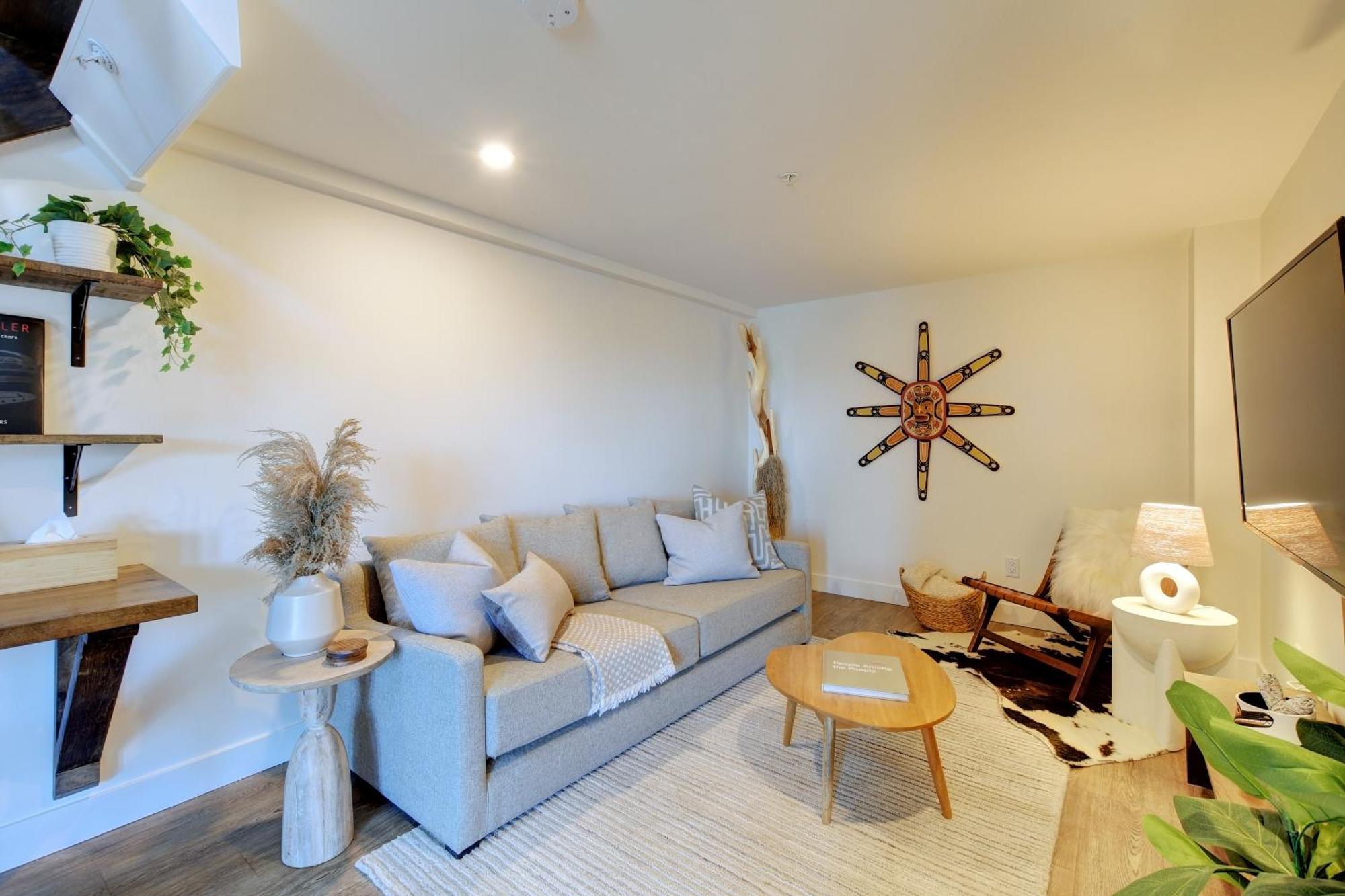 West Coast Loft With Rooftop Patio + Harbour View *
