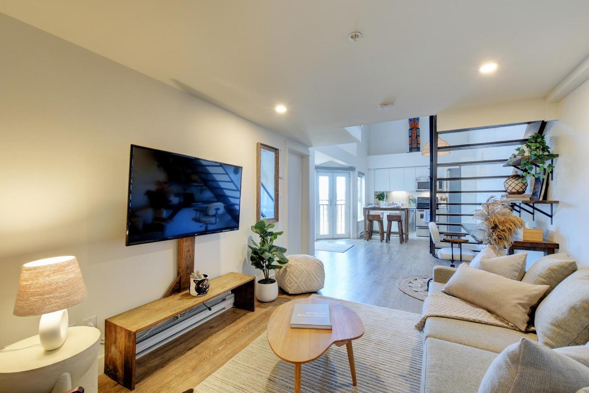 West Coast Loft With Rooftop Patio + Harbour View